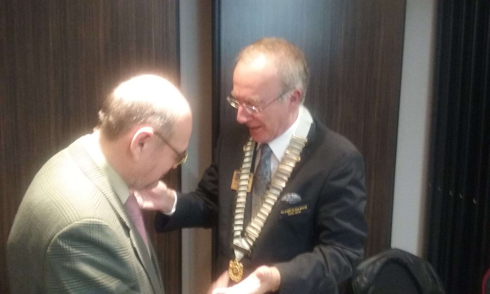 Acto de admisión como socio e imposición de insignia rotaria….
